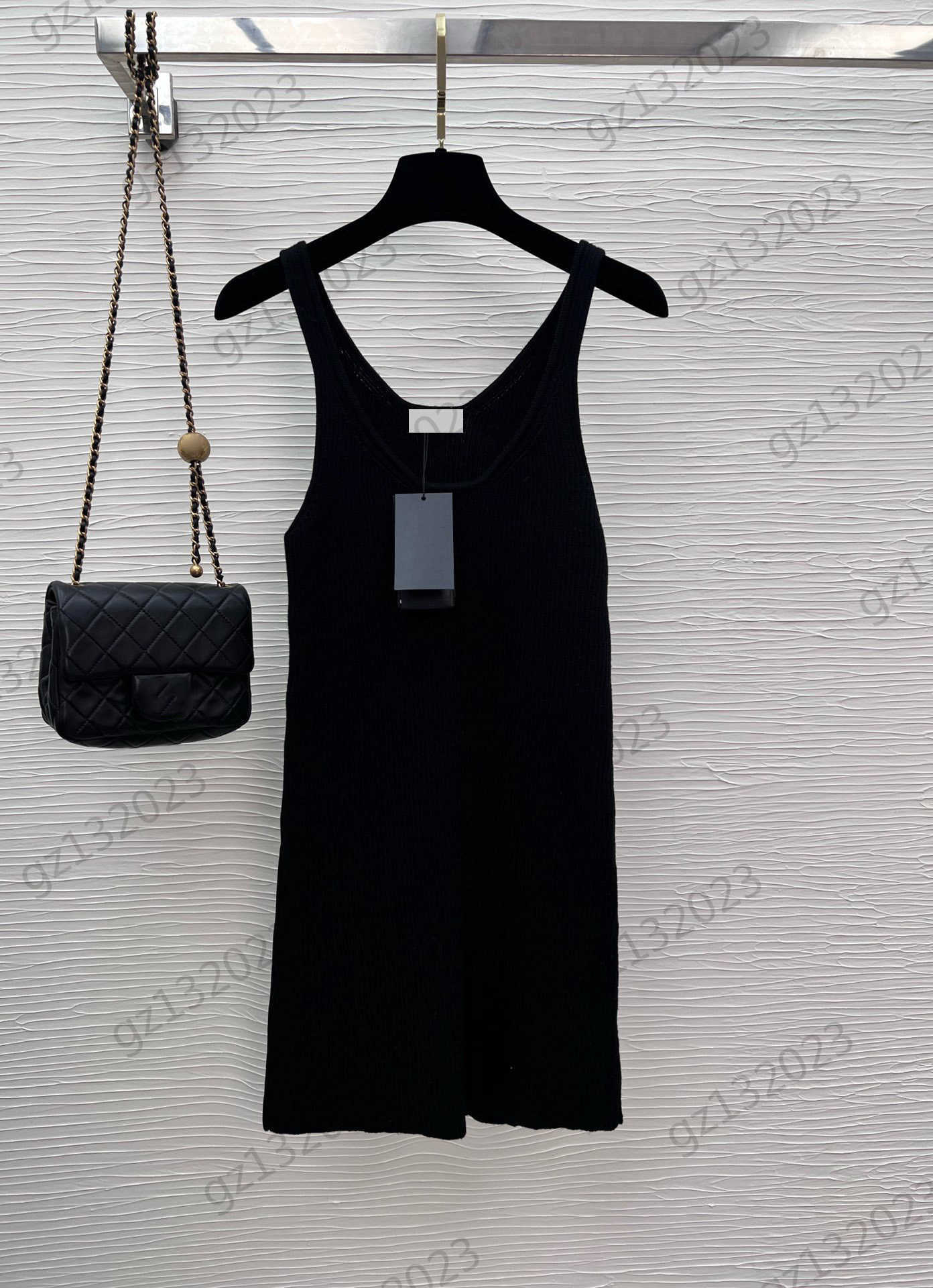 Knitted Dress Sleeveless V-neck Design Slim Dress Custom Yarn Sexy Style Slimming Maxiskit Black Dresses For Women Summer
Knitted Dress Sleeveless V-neck Design Slim Dress Custom Yarn Sexy Style Slimming Maxiskit Black Dresses For Women Summer