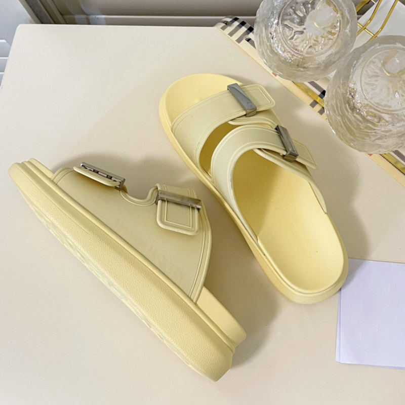 Silver Buckle Flat Slippers Star The Same Luxury Designer Platform Sandals Beach Swimming Pool Home Shoes Thick Sole Heightener Loafers Flip-flops Water Table 4.5cm, Box
Silver Buckle Flat Slippers Star The Same Luxury Designer Platform Sandals Beach Swimming Pool Home Shoes Thick Sole Heightener Loafers Flip-flops Water Table 4.5cm, Box