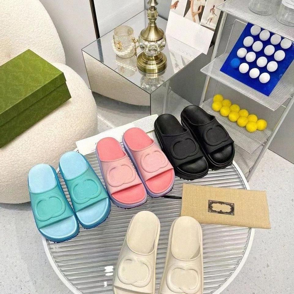 Casual Sandals Summer Designer Slippers Women Thick Bottom Sandals Platform Slipper Classics Rubber Slides Solid Color Flip Flops Non Slip Sandals Flat Shoes35-42
Casual Sandals Summer Designer Slippers Women Thick Bottom Sandals Platform Slipper Classics Rubber Slides Solid Color Flip Flops Non Slip Sandals Flat Shoes35-42