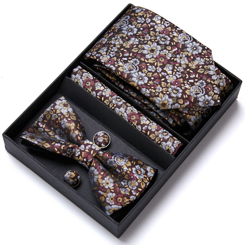 Bolo Ties Gift Box Set Men Bow and Pocket Square Bowtie Necktie Cravate Handkerchief Papillon Man Corbatas Hombre Pajarita 230217
Bolo Ties Gift Box Set Men Bow and Pocket Square Bowtie Necktie Cravate Handkerchief Papillon Man Corbatas Hombre Pajarita 230217