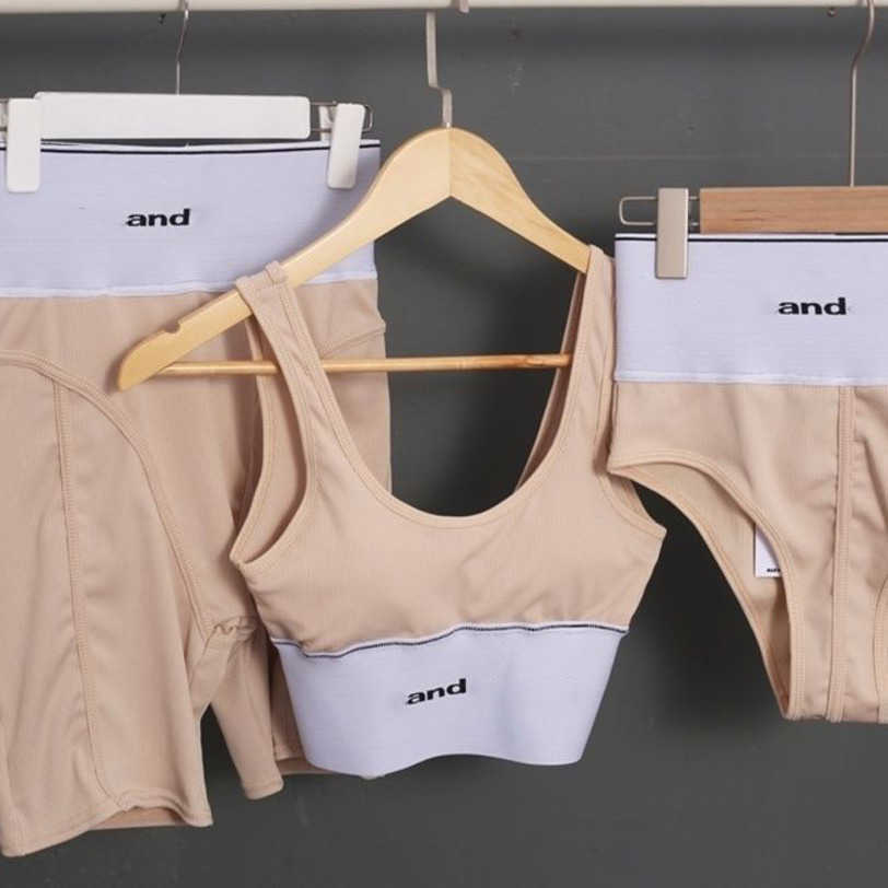 23ss Designer brand logo Women yoga clothes bathing suit knitting vest suspender top shorts three-piece set womens clothess a1, Curry briefs
23ss Designer brand logo Women yoga clothes bathing suit knitting vest suspender top shorts three-piece set womens clothess a1, Curry briefs