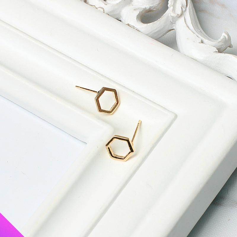 Stud Earrings Hexagonal Geometric Pattern Simple Ladies Jewelry Gifts European And American 2 Colors 2023
Stud Earrings Hexagonal Geometric Pattern Simple Ladies Jewelry Gifts European And American 2 Colors 2023