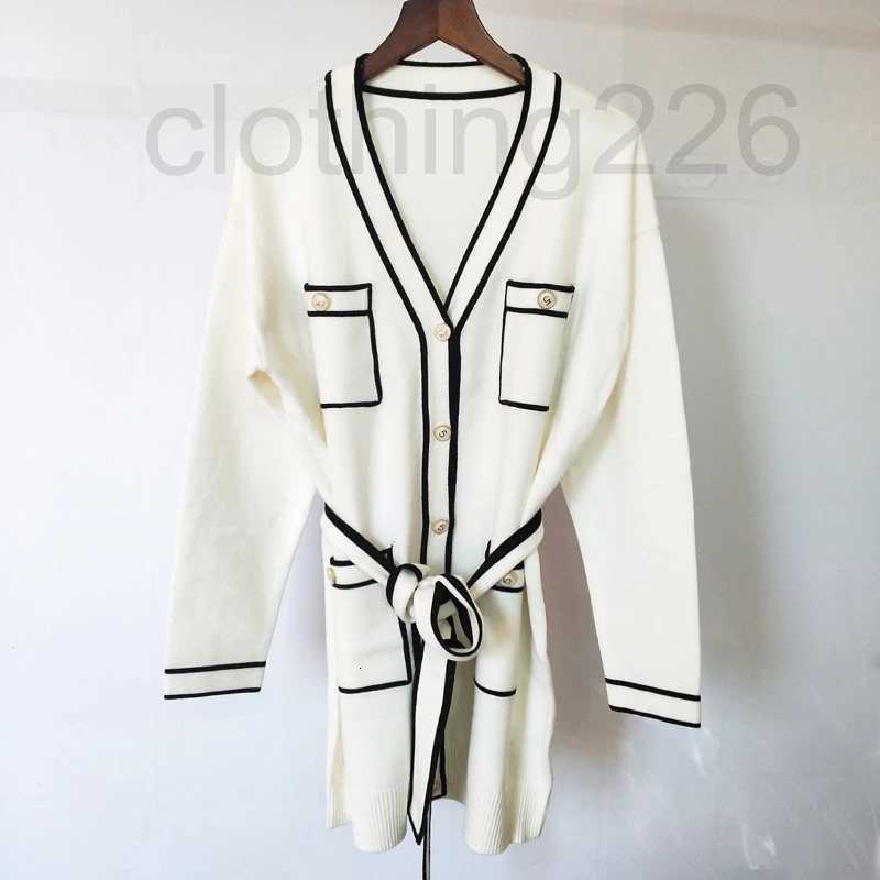 designer 328 2021 Spring Summer Brand Same Style Sweaters Black White Red Pink Cardigan High Quality V Neck Long Sleeve Sweater Women Clothes Qiani DUQI
designer 328 2021 Spring Summer Brand Same Style Sweaters Black White Red Pink Cardigan High Quality V Neck Long Sleeve Sweater Women Clothes Qiani DUQI