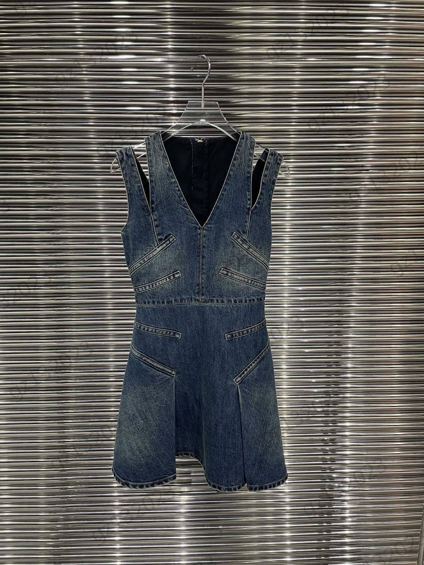 Denim Dress Shoulder Strap Slit Design Sleeveless V-neck Dress Back Zipper Corset Waist Slimming Maxiskit Spring Autumn Joker Dresses For Women
Denim Dress Shoulder Strap Slit Design Sleeveless V-neck Dress Back Zipper Corset Waist Slimming Maxiskit Spring Autumn Joker Dresses For Women