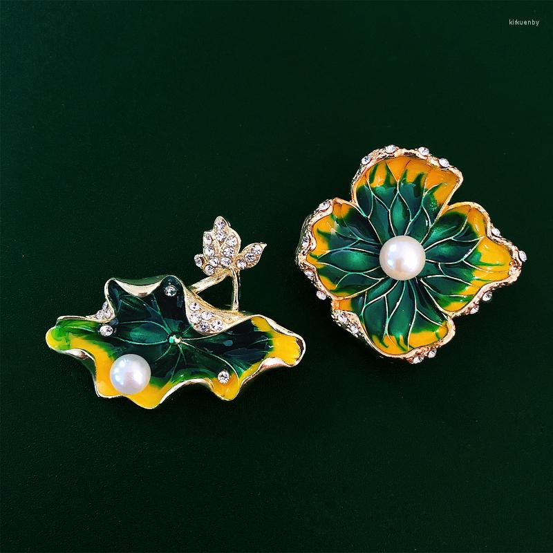 Brooches Morkopela Fashion Green Enamel Lotus Leaf Flower Pearl Brooch Gifts For Women Crystal Pins Wedding Jewelry Accessories
Brooches Morkopela Fashion Green Enamel Lotus Leaf Flower Pearl Brooch Gifts For Women Crystal Pins Wedding Jewelry Accessories