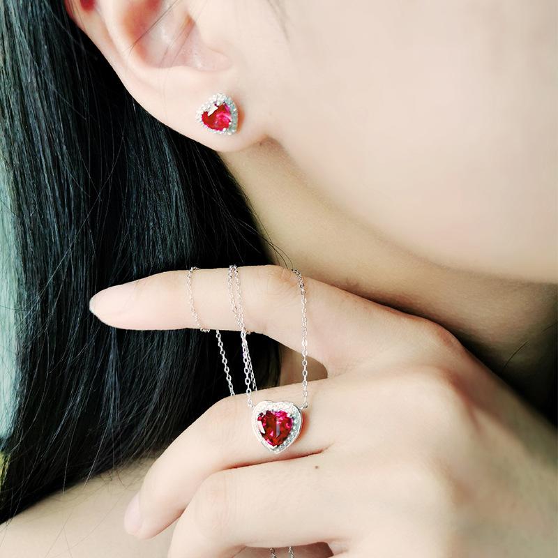 Chains Whole Body S925 Silver Cultivated Heart-shaped Ruby Necklace Niche Temperament PendantChains
Chains Whole Body S925 Silver Cultivated Heart-shaped Ruby Necklace Niche Temperament PendantChains