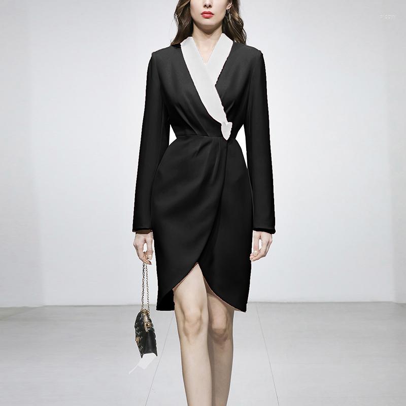 Casual Dresses LINDA DELLA 2023 Fashion Designer Women Summer Temperament Black V-neck Asymmetric Buttons Suit-style Slim Long-sleeved
Casual Dresses LINDA DELLA 2023 Fashion Designer Women Summer Temperament Black V-neck Asymmetric Buttons Suit-style Slim Long-sleeved