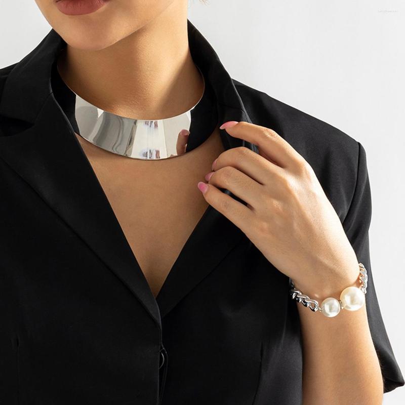 Pendant Necklaces Women's Punk Style Metal Collar Hip Hop Geometry Necklace Pearl Bracelet Jewelry Set Wedding Party Ornaments
Pendant Necklaces Women's Punk Style Metal Collar Hip Hop Geometry Necklace Pearl Bracelet Jewelry Set Wedding Party Ornaments
