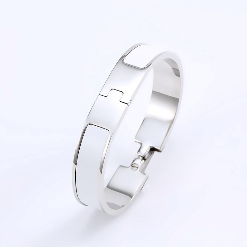 19# silvery h bracelet charm bangle love tennis bracelets designer jewelry women clover silver plated toggle clasps channel mens luxurious silver bangles for men
19# silvery h bracelet charm bangle love tennis bracelets designer jewelry women clover silver plated toggle clasps channel mens luxurious silver bangles for men