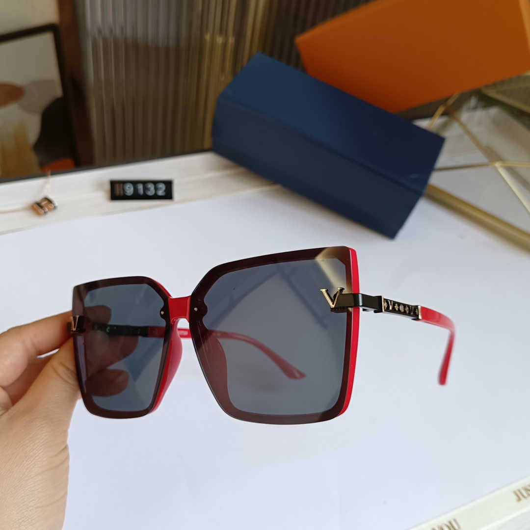 Designer Brand Sun Glasses Bolle Sunglasses Pair Eyewear Sunglass Driving Beach Fashion Traveling Luxury Gold 5Color Grey Full Frame
Designer Brand Sun Glasses Bolle Sunglasses Pair Eyewear Sunglass Driving Beach Fashion Traveling Luxury Gold 5Color Grey Full Frame