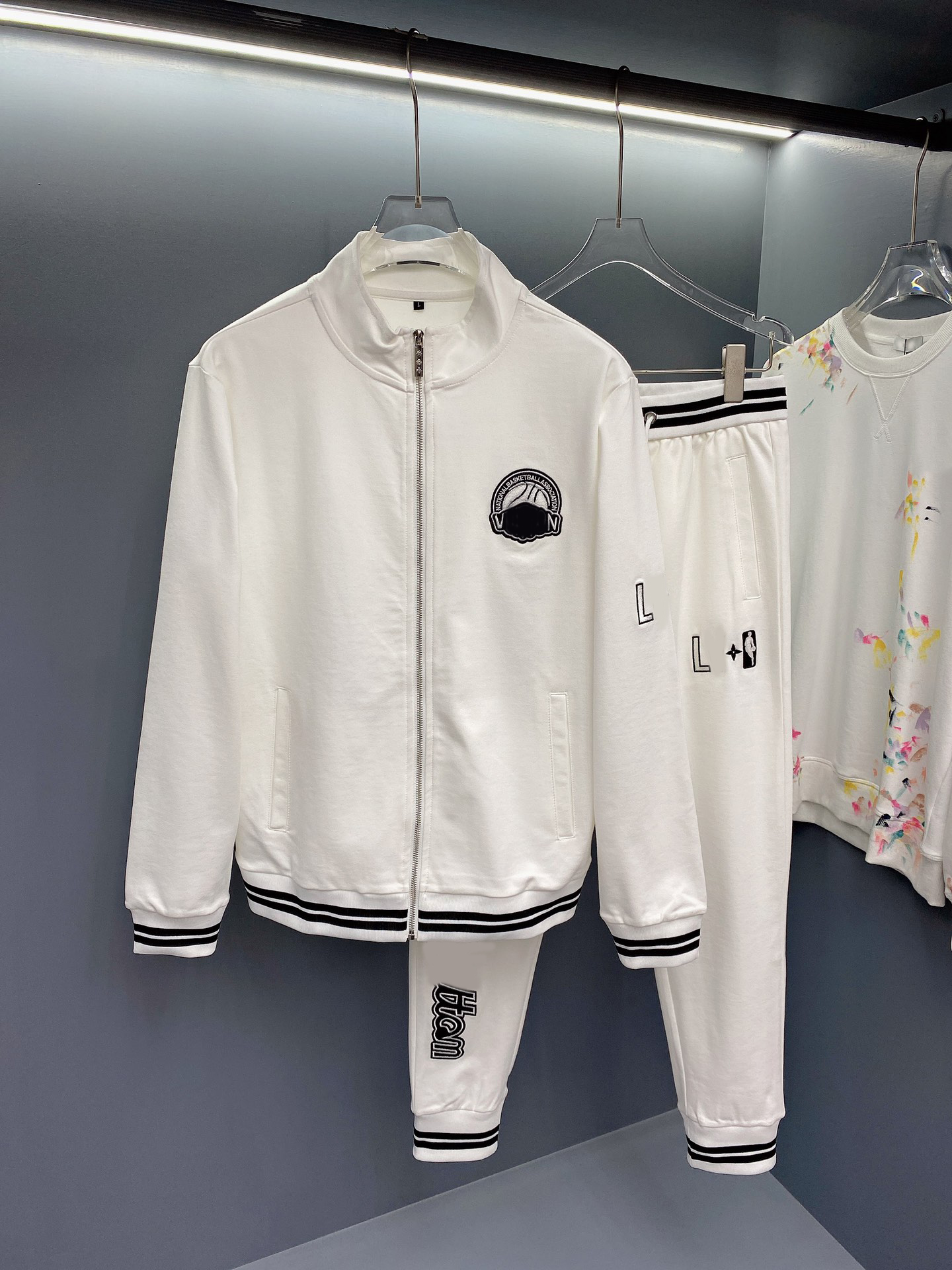 Designer Tracksuit Sweat Suit Full Zip Hoodie And Sweat Pants Sweatshirts Suits Zippers Printed Autumn Winter Men Original Sportswear Jogger Suit Plus Size 3xl
Designer Tracksuit Sweat Suit Full Zip Hoodie And Sweat Pants Sweatshirts Suits Zippers Printed Autumn Winter Men Original Sportswear Jogger Suit Plus Size 3xl