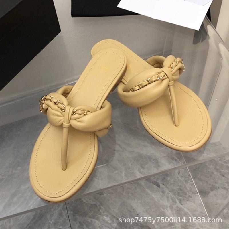 

Designer Shoes High version 2023 new C family small fragrance metal chain flip flops clip feet women's flat bottoms wear versatile slippers, White