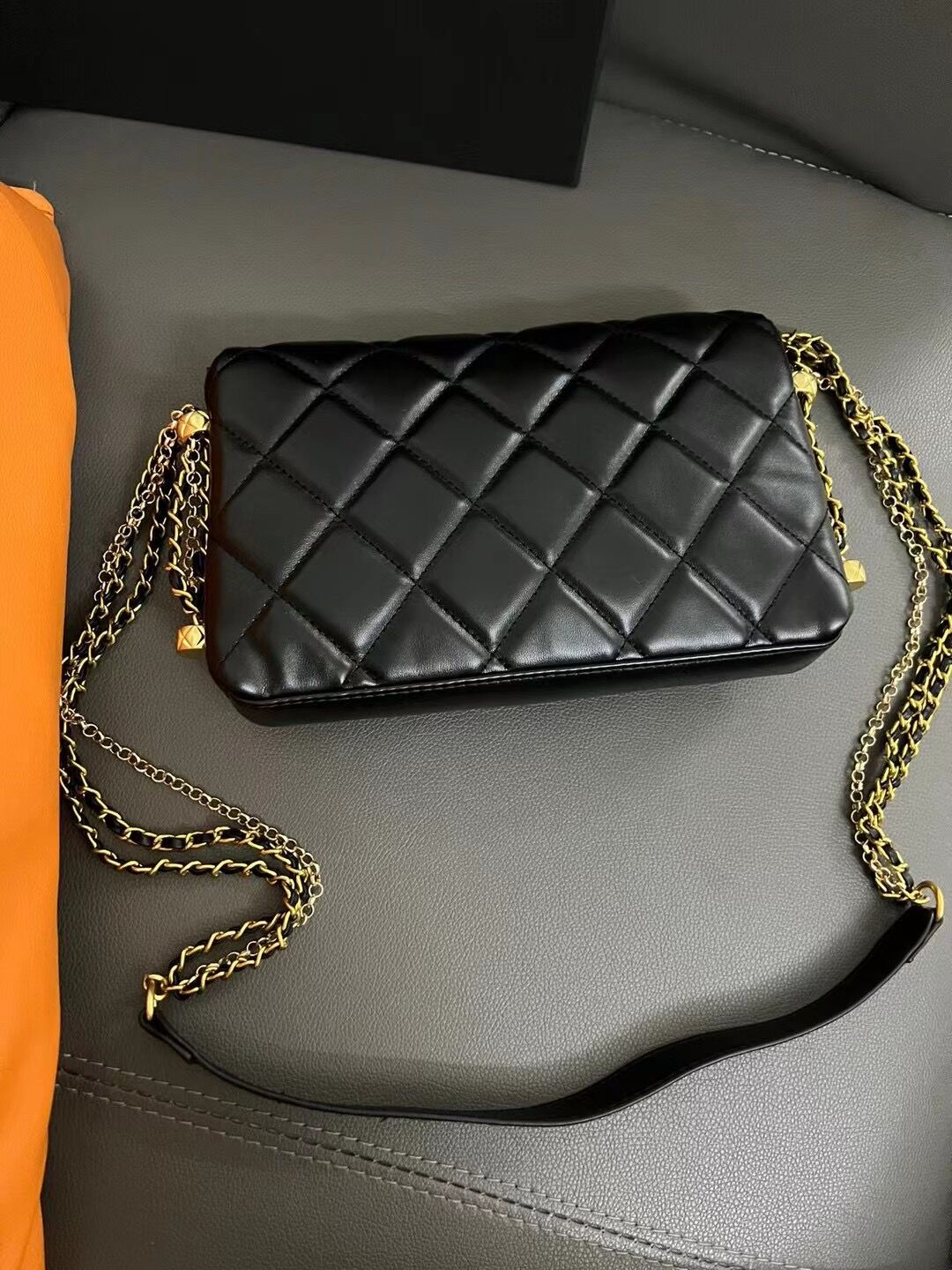 Fashion Evening bag classic rhombus chain bag black handbag mini case lady clutch soft PU material with metal and pearl pattern match gift box and paper card
Fashion Evening bag classic rhombus chain bag black handbag mini case lady clutch soft PU material with metal and pearl pattern match gift box and paper card