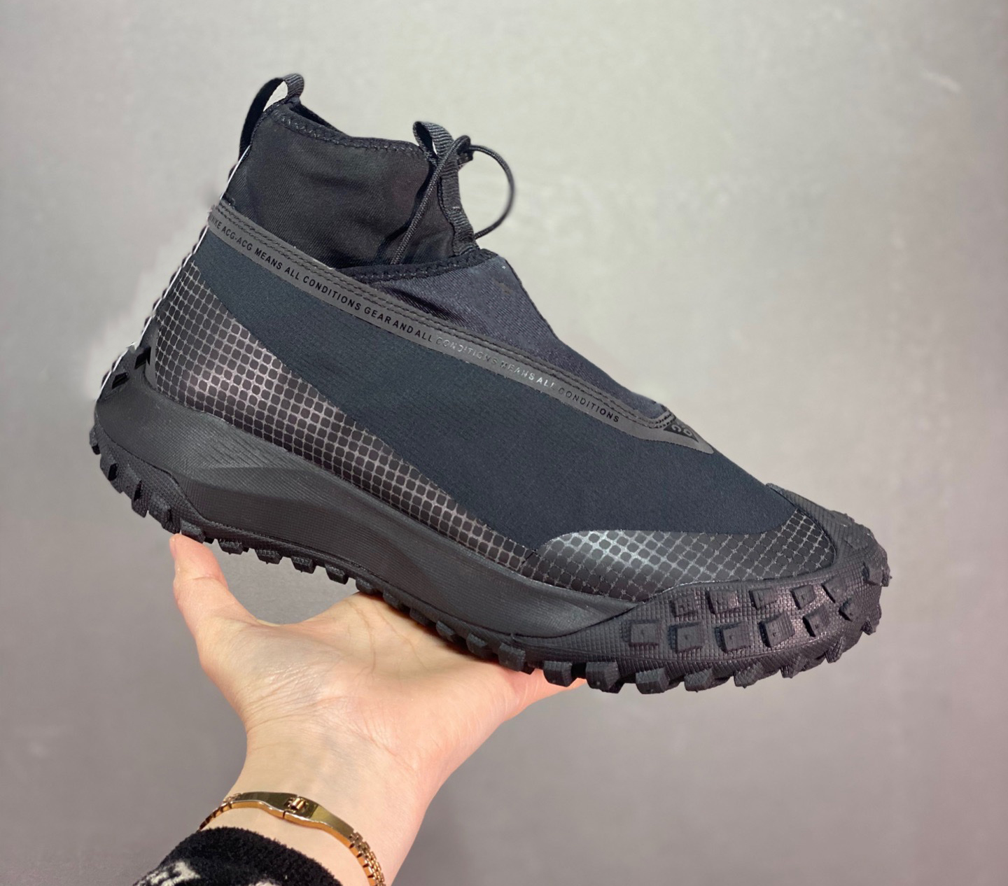 ACG Mountain Fly Hiking Shoes sneakers Running Shoes Run Designer boots Shock absorbing 2023 men trainers Sports Training Triple Black University sportswear, High black white
ACG Mountain Fly Hiking Shoes sneakers Running Shoes Run Designer boots Shock absorbing 2023 men trainers Sports Training Triple Black University sportswear, High black white
