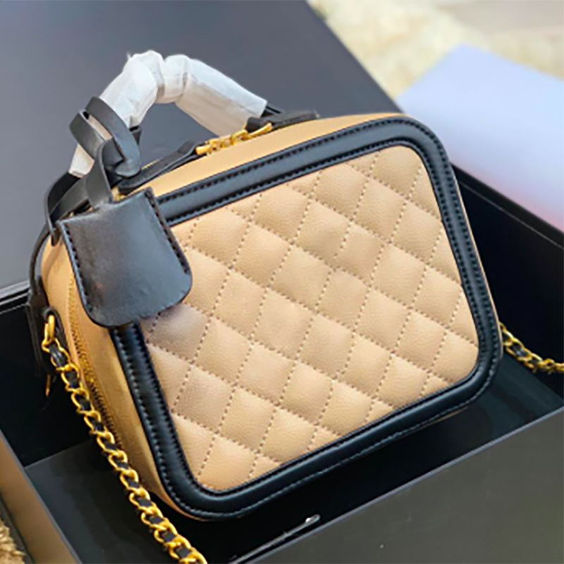 handbags Luxury designer bag the tote bag Make up shoulder Wash Cosmetic Beauty bags lady Box Trunk crossbody bag for women fashion chains purse Genuine leather, White
handbags Luxury designer bag the tote bag Make up shoulder Wash Cosmetic Beauty bags lady Box Trunk crossbody bag for women fashion chains purse Genuine leather, White