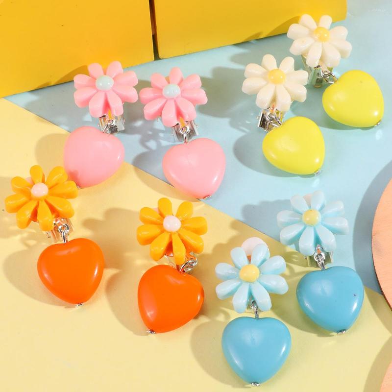 Backs Earrings Fashion Y2k Pink Daisy Flower Heart Pendant Ear Clip For Women Girls Cute Sweet Summer No Piercing Earring Jewelry
Backs Earrings Fashion Y2k Pink Daisy Flower Heart Pendant Ear Clip For Women Girls Cute Sweet Summer No Piercing Earring Jewelry