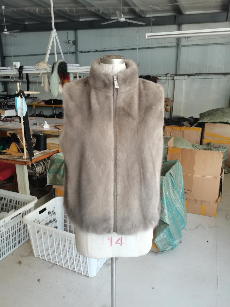 Women's Fur & Faux Coat Ladies Short Vest Mink Fashion High-end Atmosphere 2023, Gray
Women's Fur & Faux Coat Ladies Short Vest Mink Fashion High-end Atmosphere 2023, Gray