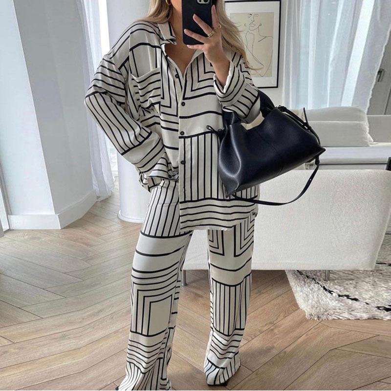 Women' Two Piece Pants Casual Print High Waist Stain Sets Women Elegant Long Sleeve Blouse Home Set Fashion Wide Trouser SuitsWomen, Black and white
Women' Two Piece Pants Casual Print High Waist Stain Sets Women Elegant Long Sleeve Blouse Home Set Fashion Wide Trouser SuitsWomen, Black and white