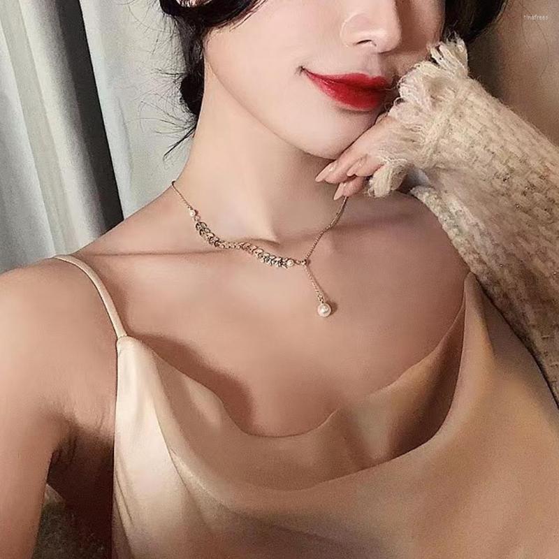 Pendant Necklaces Steel Women Necklace Portable Hanging Replacement Leaf Shape Pearl Ladies Girls Pography Party Choker
Pendant Necklaces Steel Women Necklace Portable Hanging Replacement Leaf Shape Pearl Ladies Girls Pography Party Choker