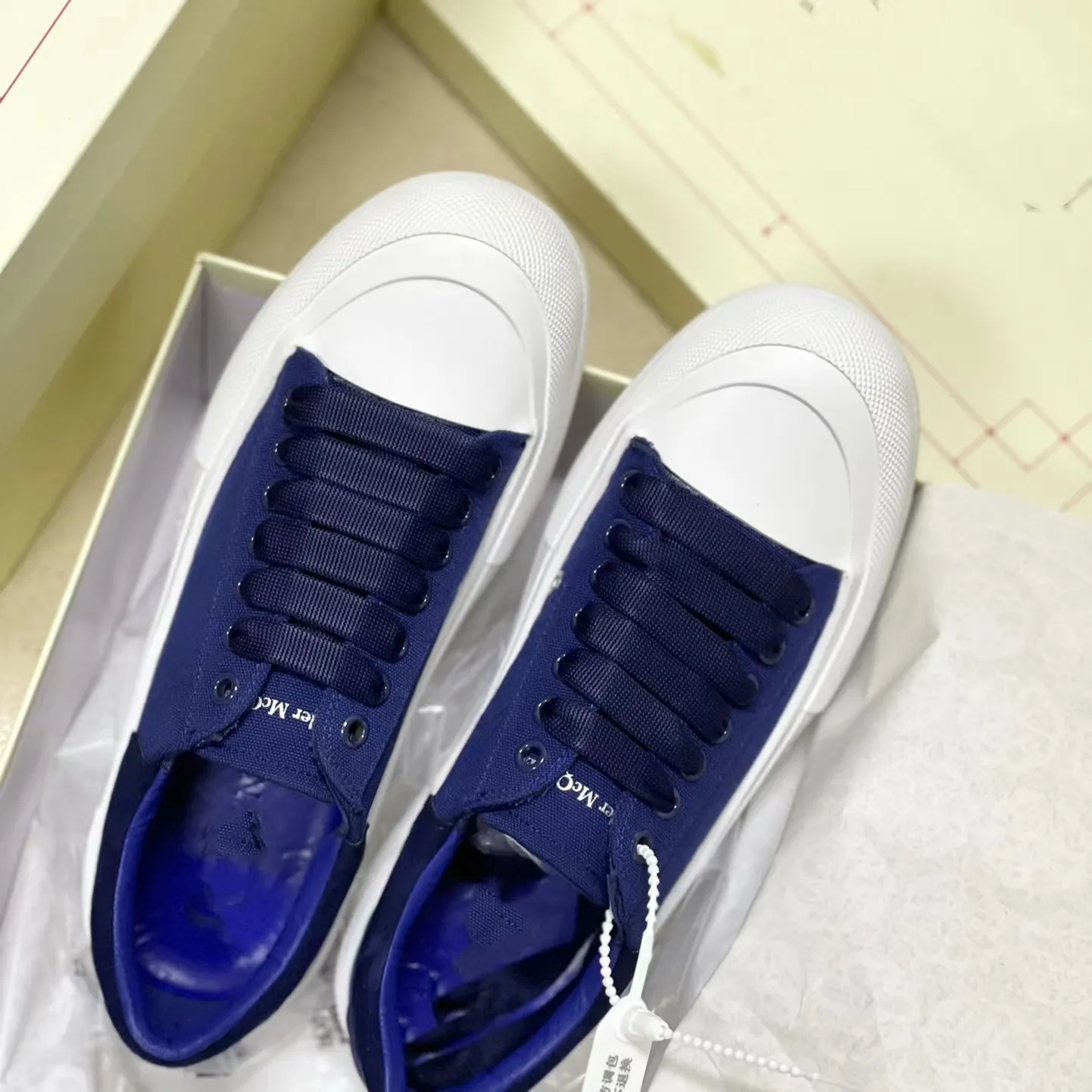 NEW McQueens Designer Shoes Alexander Tread Slick boot casual Canvas shoes Low High Sneakers Deck Lace-up Rubber Soles Platform Trainers aI, 12
NEW McQueens Designer Shoes Alexander Tread Slick boot casual Canvas shoes Low High Sneakers Deck Lace-up Rubber Soles Platform Trainers aI, 12