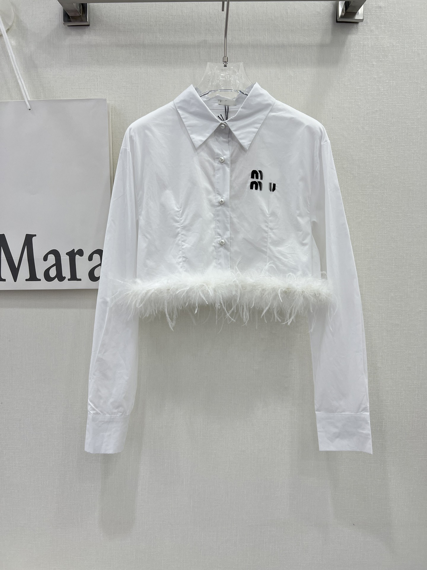 Women's Blouses Shirts Designer correct version shirt 2023 spring embroidered letters logo decoration long-sleeved design ostrich hair shirt, White
Women's Blouses Shirts Designer correct version shirt 2023 spring embroidered letters logo decoration long-sleeved design ostrich hair shirt, White