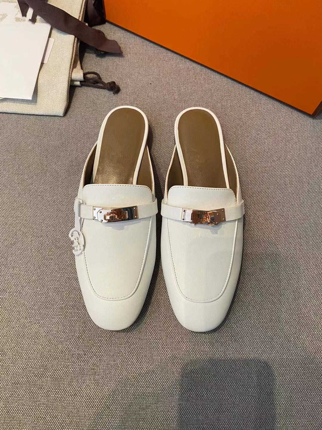 Shoes 2023 New style h family Baotou semi slipper women Muller loafer shoes wear fashionable printed cowhide flat slippers, Light brown
Shoes 2023 New style h family Baotou semi slipper women Muller loafer shoes wear fashionable printed cowhide flat slippers, Light brown