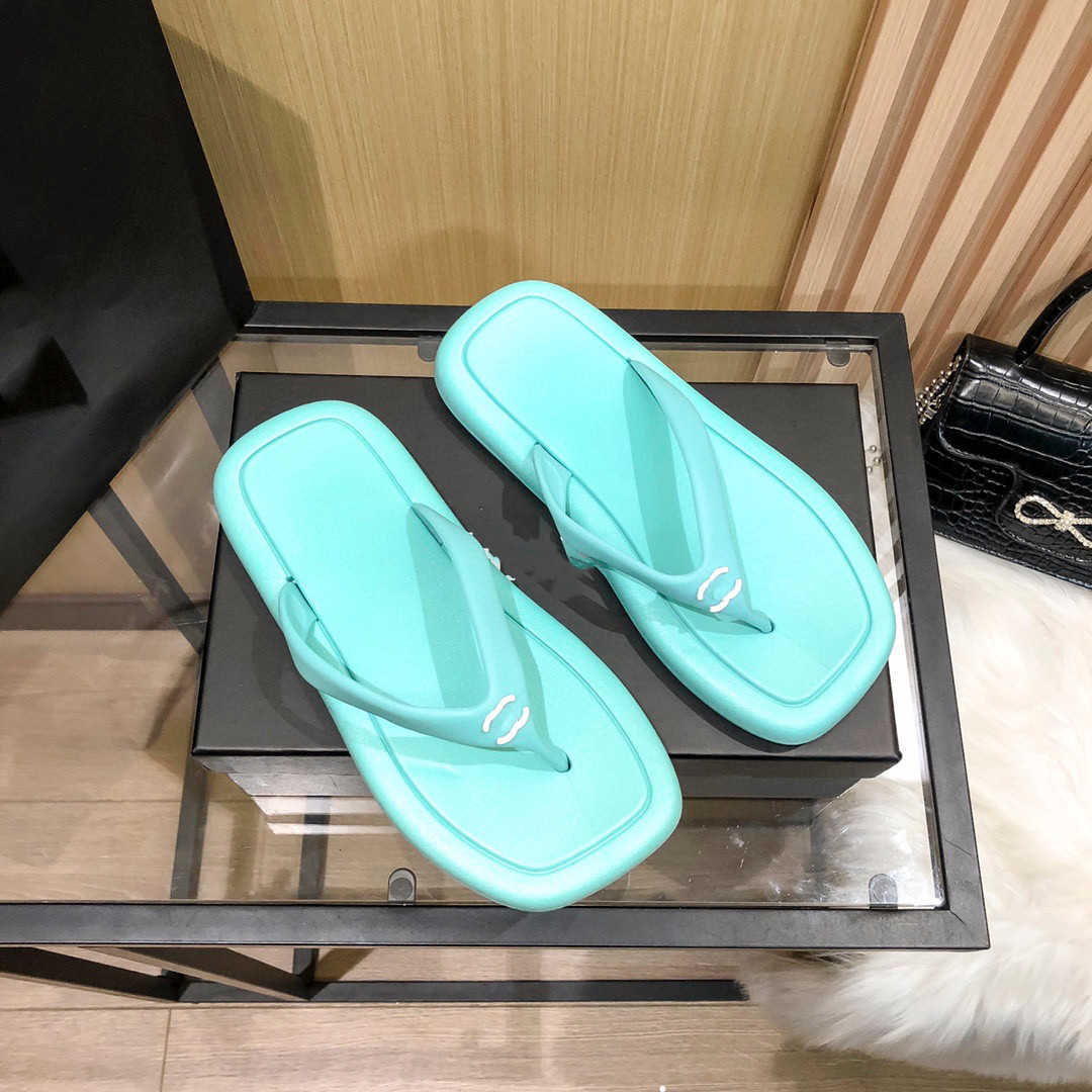 Designer Shoes Xiaoxiangfeng herringbone slippers women's head summer beach wear 2023 new clip toe thick candy color net red holiday, White
Designer Shoes Xiaoxiangfeng herringbone slippers women's head summer beach wear 2023 new clip toe thick candy color net red holiday, White