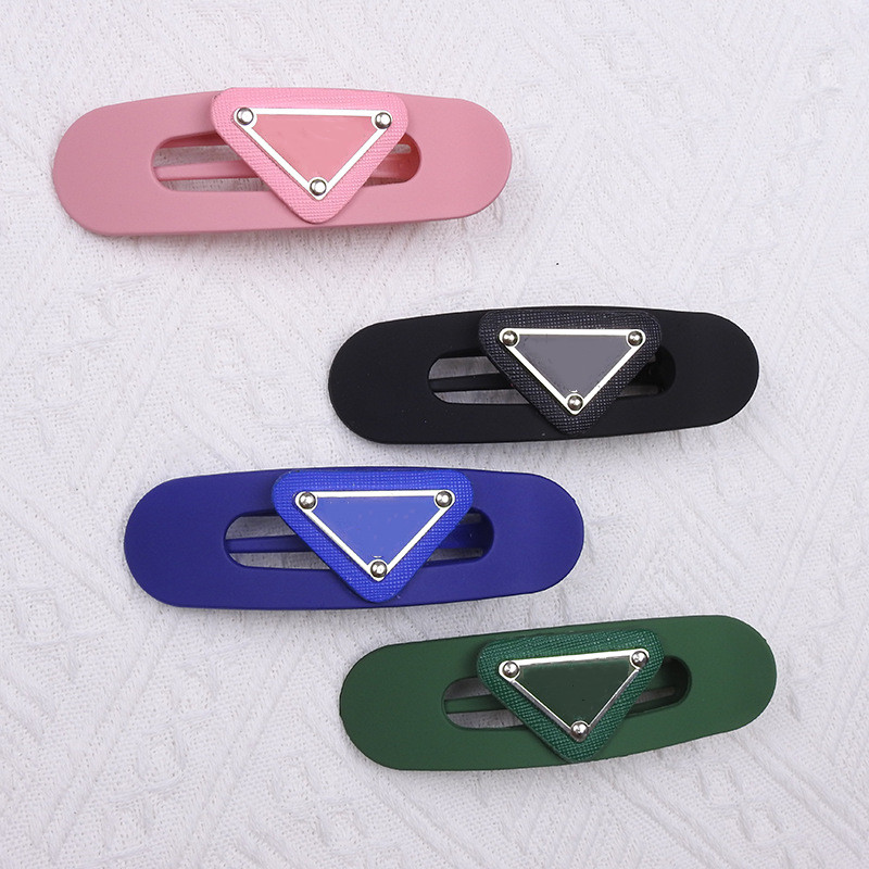 Brand new designer inverted triangle Hair Clips printing womens P-letter hairpin fashion hairstyle accessories high-quality party gift manufacturers wholesale
Brand new designer inverted triangle Hair Clips printing womens P-letter hairpin fashion hairstyle accessories high-quality party gift manufacturers wholesale