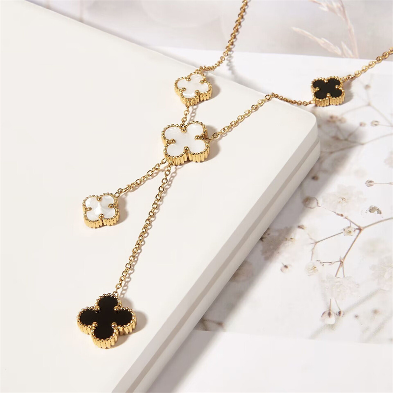 Designer jewelry Fashion Classic Lucky Clover Necklace Bracelet Stud Earrings Ladies and Girls Valentine's Day Mother's Day Engagement
Designer jewelry Fashion Classic Lucky Clover Necklace Bracelet Stud Earrings Ladies and Girls Valentine's Day Mother's Day Engagement