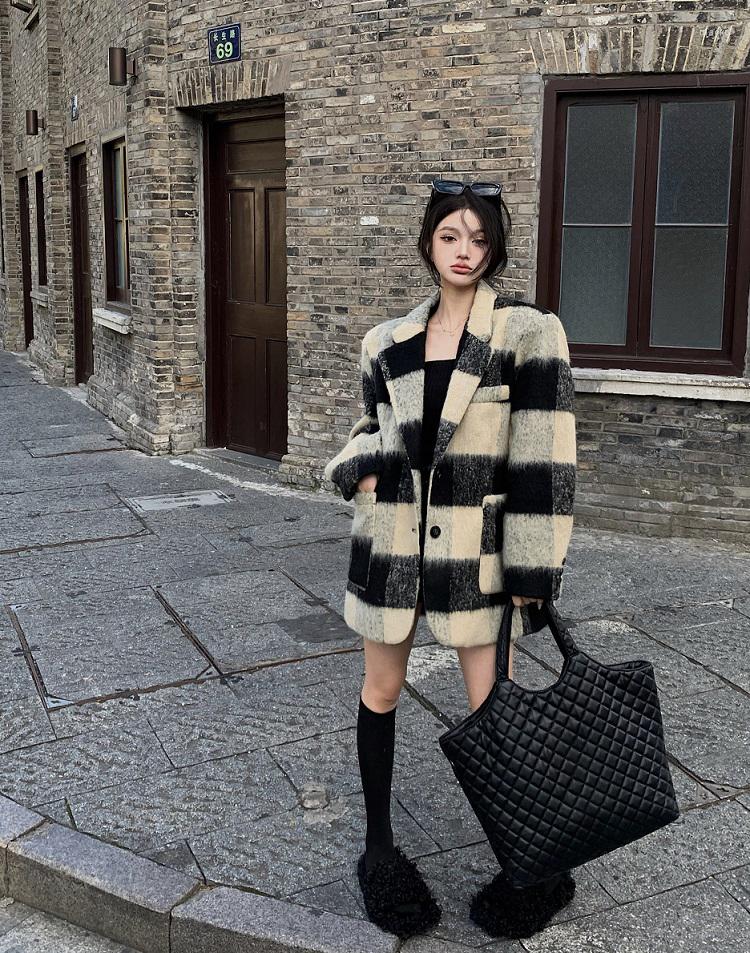 Women' Suits Plaid Woolen Suit Jacket Women' Autumn And Winter Hepburn Style Loose Temperament Thickened Medium Long Coat
Women' Suits Plaid Woolen Suit Jacket Women' Autumn And Winter Hepburn Style Loose Temperament Thickened Medium Long Coat