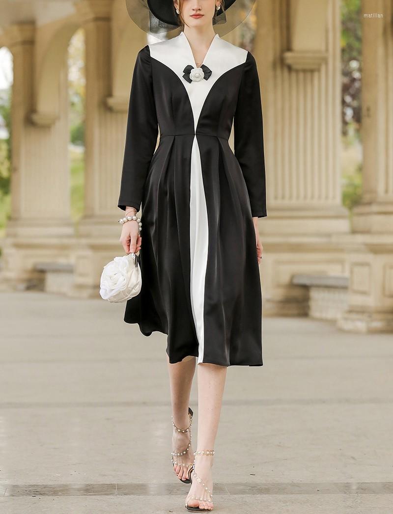 Casual Dresses LINDA DELLA 2023 Fashion Designer Women Summer Models Temperament Black And White V-neck Bow Loose Long-sleeved, Picture shown
Casual Dresses LINDA DELLA 2023 Fashion Designer Women Summer Models Temperament Black And White V-neck Bow Loose Long-sleeved, Picture shown