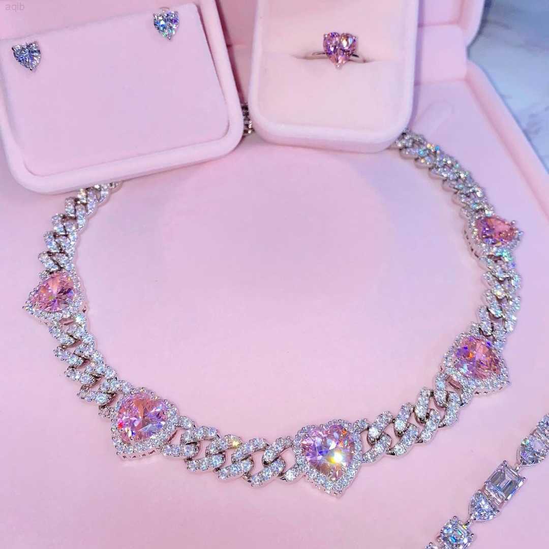 Hip Hop Jewelry Set White Gold Plated Cuban Heart Necklace Chain Diamond Choker Necklace Iced Out Cuban Heart Necklace for Women
Hip Hop Jewelry Set White Gold Plated Cuban Heart Necklace Chain Diamond Choker Necklace Iced Out Cuban Heart Necklace for Women