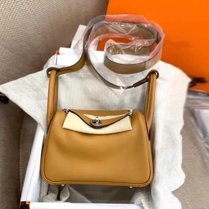 Designer Herme Lindi Bags online outlet Swift leather mini bag on the top layer doctor pillow one-shoulder cro, Elephant grey mini (swift leather on
Designer Herme Lindi Bags online outlet Swift leather mini bag on the top layer doctor pillow one-shoulder cro, Elephant grey mini (swift leather on