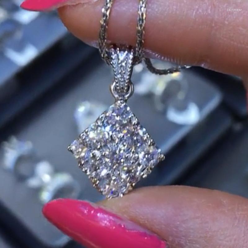 Pendant Necklaces CAOSHI Dazzling Cubic Zirconia Necklace Female Engagement Party Accessories Fashion Design Geometric Jewelry For Wedding
Pendant Necklaces CAOSHI Dazzling Cubic Zirconia Necklace Female Engagement Party Accessories Fashion Design Geometric Jewelry For Wedding