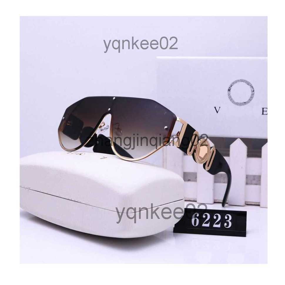 Designer Versage Sunglass For Woman Mens Cycle Luxurious Fashion Sport Polarize Sunglasses New Rend One Piece Anti Ultraviolet Vintage Baseball Glasses
Designer Versage Sunglass For Woman Mens Cycle Luxurious Fashion Sport Polarize Sunglasses New Rend One Piece Anti Ultraviolet Vintage Baseball Glasses