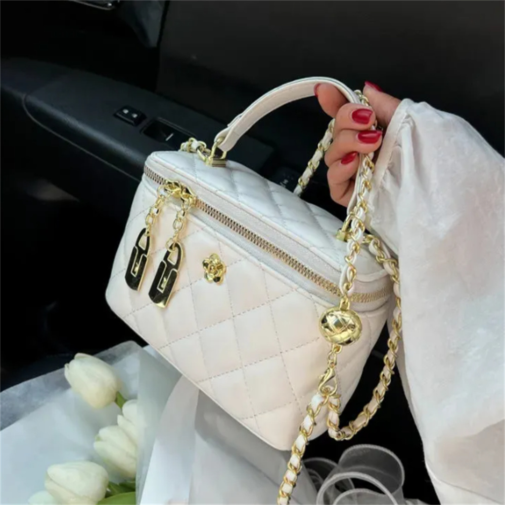 2023 Mini Handbags Lady Shoulder Bags Designer Tiny Purse Trend Leather Quilted Crush Vanity Case With Chain Crossbody Bag Women Clutch Purses Diamond Lattice, White
2023 Mini Handbags Lady Shoulder Bags Designer Tiny Purse Trend Leather Quilted Crush Vanity Case With Chain Crossbody Bag Women Clutch Purses Diamond Lattice, White
