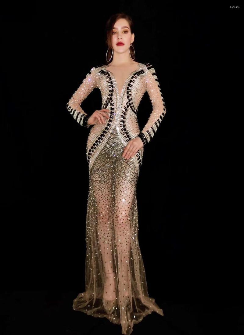 Stage Wear 2023 Women High-end Temperament Nobility Mesh See Through Crystals Long Dress Evening Party Shining Rhinestones Dresses, Picture shown
Stage Wear 2023 Women High-end Temperament Nobility Mesh See Through Crystals Long Dress Evening Party Shining Rhinestones Dresses, Picture shown
