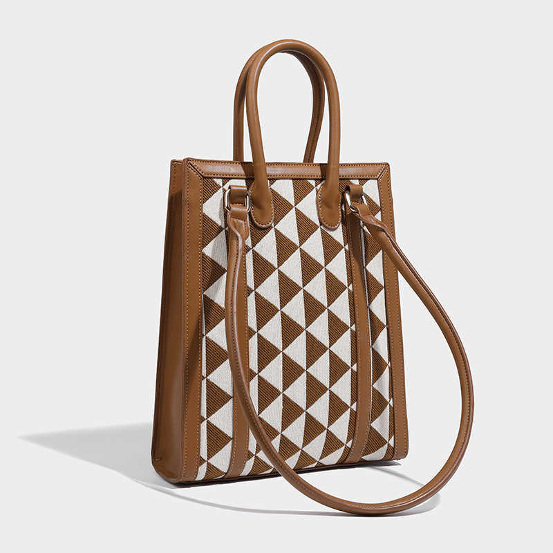 Totes French Minority Canvas Tote Bag Grid New Women's Versatile Fashion Portable Shoulder Messenger, Triangle black
Totes French Minority Canvas Tote Bag Grid New Women's Versatile Fashion Portable Shoulder Messenger, Triangle black
