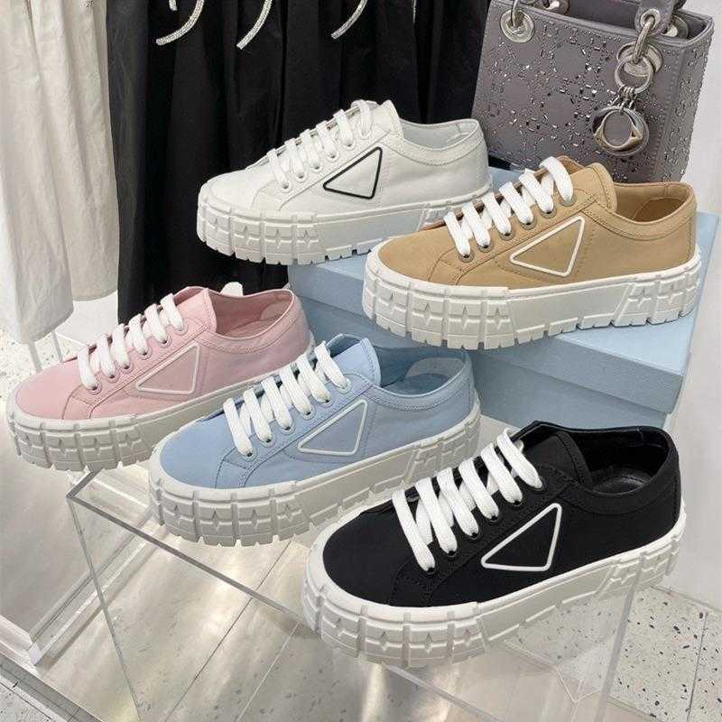 Shoes High version P family biscuit shoes muffin thick soled canvas shoes women's Nylon versatile leisure inner heightening sports small white
Shoes High version P family biscuit shoes muffin thick soled canvas shoes women's Nylon versatile leisure inner heightening sports small white