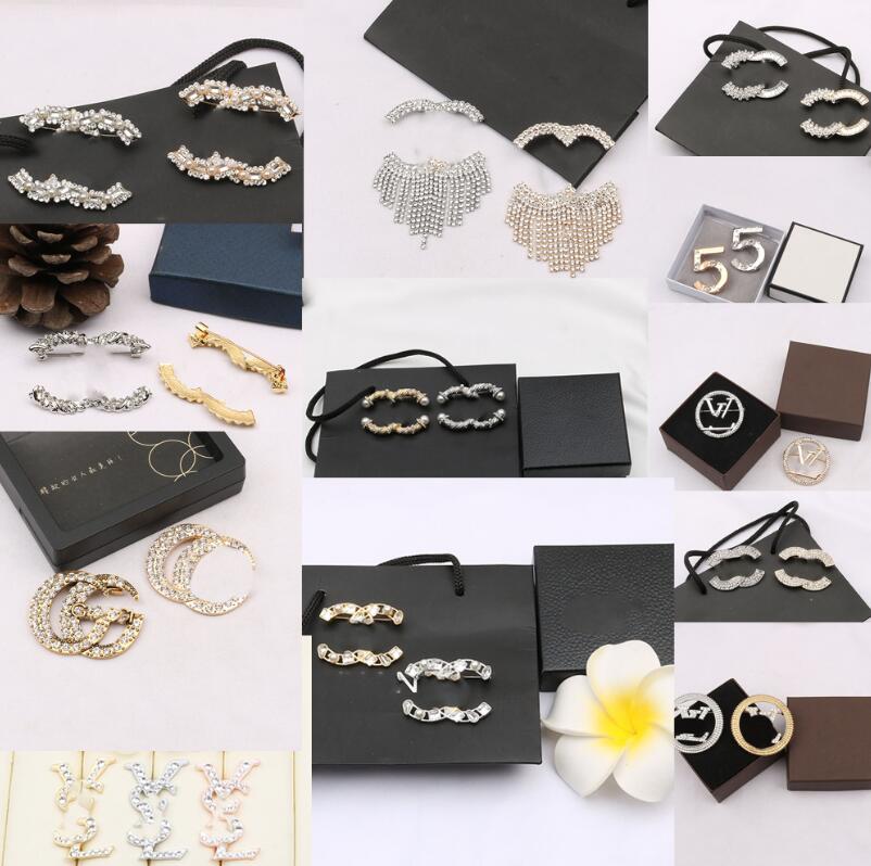 Mixed Random Style Send Brand Designer Letters Brooch Fashion Double Letter Tassel Pearl Luxury Couples Rhinestone Suit Pin Jewelry Accessories
Mixed Random Style Send Brand Designer Letters Brooch Fashion Double Letter Tassel Pearl Luxury Couples Rhinestone Suit Pin Jewelry Accessories