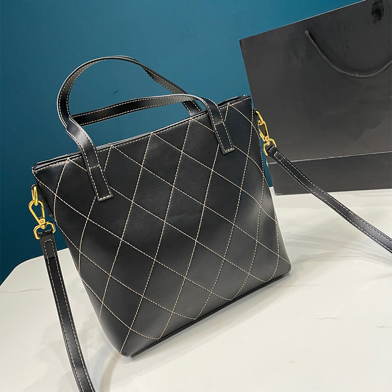 Classic Fashion Designer bags genuine leather Shopping Bag Cross body Lady Shoulder Bag Handbags Women's Crossbody The Totes Bags Black Purse Wallets
Classic Fashion Designer bags genuine leather Shopping Bag Cross body Lady Shoulder Bag Handbags Women's Crossbody The Totes Bags Black Purse Wallets