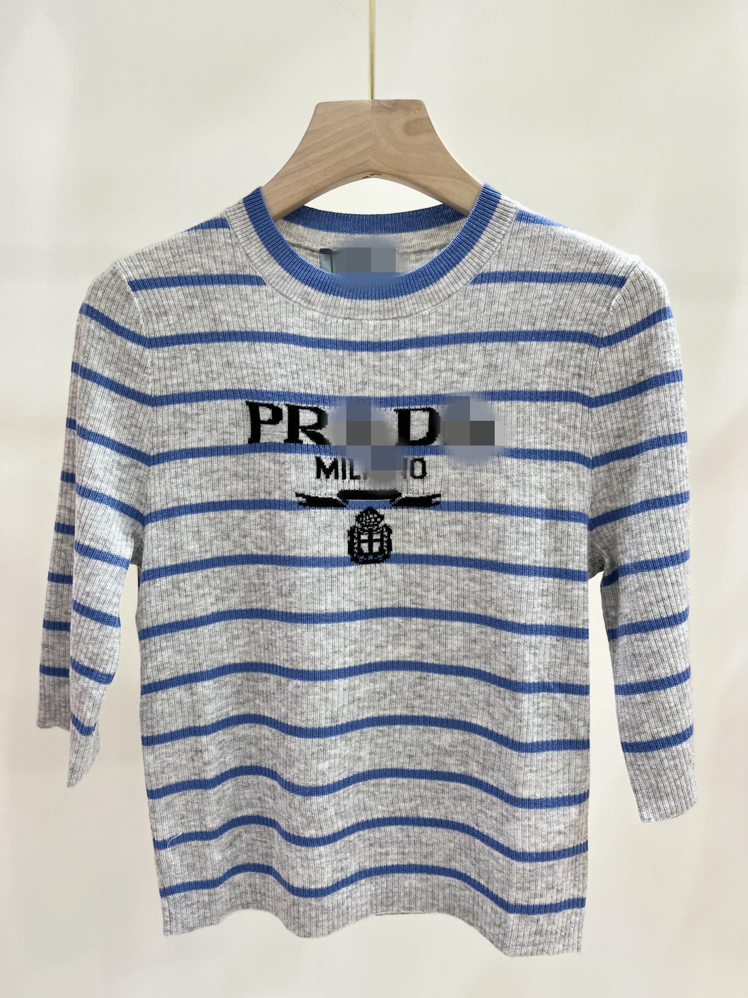 2023 Blue Striped Letter Print Women' Pullover Brand Same Style Women' Sweaters DH74
2023 Blue Striped Letter Print Women' Pullover Brand Same Style Women' Sweaters DH74