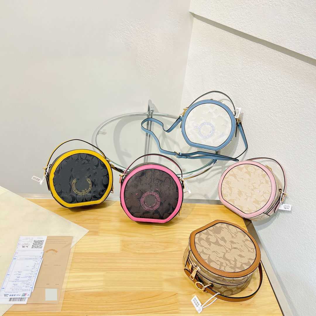 Luxury Designer bags Handbag Shoulder Crossbody Bag Tote bag New Fashion Versatile Letter-printed Handheld Single-shoulder Messenger packet Factory Direct Sale
Luxury Designer bags Handbag Shoulder Crossbody Bag Tote bag New Fashion Versatile Letter-printed Handheld Single-shoulder Messenger packet Factory Direct Sale