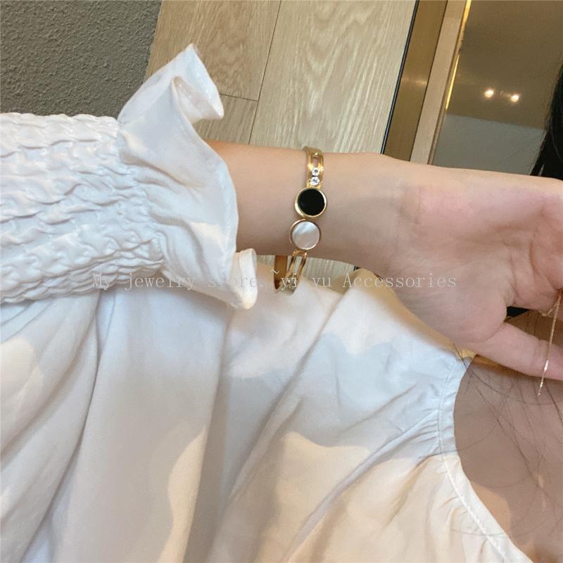Bangle Korean Version Of Small Fresh Temperament Black And White Simple Bracelet Explosive Hand Titanium Steel
Bangle Korean Version Of Small Fresh Temperament Black And White Simple Bracelet Explosive Hand Titanium Steel