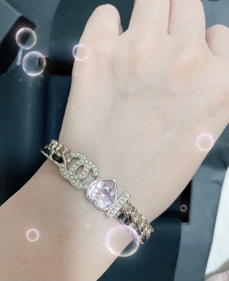 Chan2023L bracelet chain new in luxury brand jewelry hand bracelet for woman and mens bangles studded logo emboss mount handmade
Chan2023L bracelet chain new in luxury brand jewelry hand bracelet for woman and mens bangles studded logo emboss mount handmade