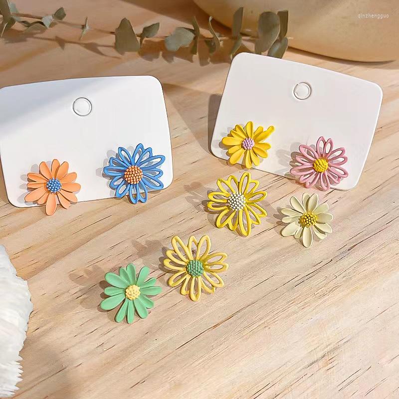 Stud Earrings Daisy Flower Asymmetrical Korean Jewelry Cute Small For Women 2023 Fashion Sweet Earring
Stud Earrings Daisy Flower Asymmetrical Korean Jewelry Cute Small For Women 2023 Fashion Sweet Earring