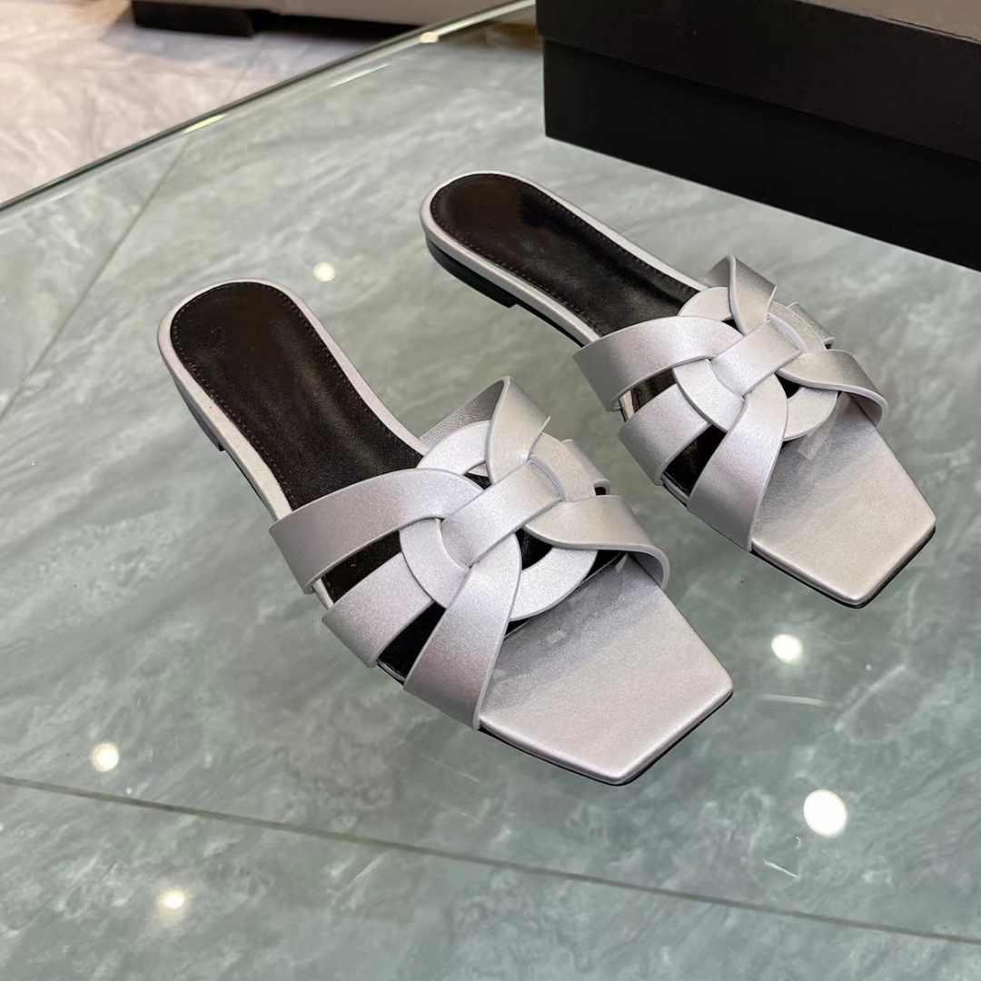 Open Toe Slippers Low Heel Sandals Leather Cross Strap 35-42 With Box Classic Designer Summer Green Womens Dress Shoes Flat Lacquer Leather Beach Shoe, Red
Open Toe Slippers Low Heel Sandals Leather Cross Strap 35-42 With Box Classic Designer Summer Green Womens Dress Shoes Flat Lacquer Leather Beach Shoe, Red