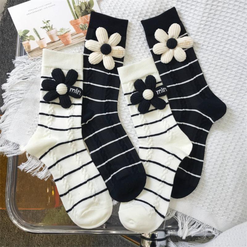 Women Socks 1 Pair Autumn Winter Middle Tube Cotton Fashion Flower Lovely Retro Style Striped
Women Socks 1 Pair Autumn Winter Middle Tube Cotton Fashion Flower Lovely Retro Style Striped