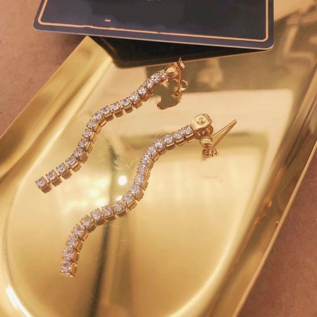 Original designer branded long diamond tassel stud 316L Stainless Steel 18k Gold silver rose women letter logo engrave love earrings girls wedding jewelry
Original designer branded long diamond tassel stud 316L Stainless Steel 18k Gold silver rose women letter logo engrave love earrings girls wedding jewelry