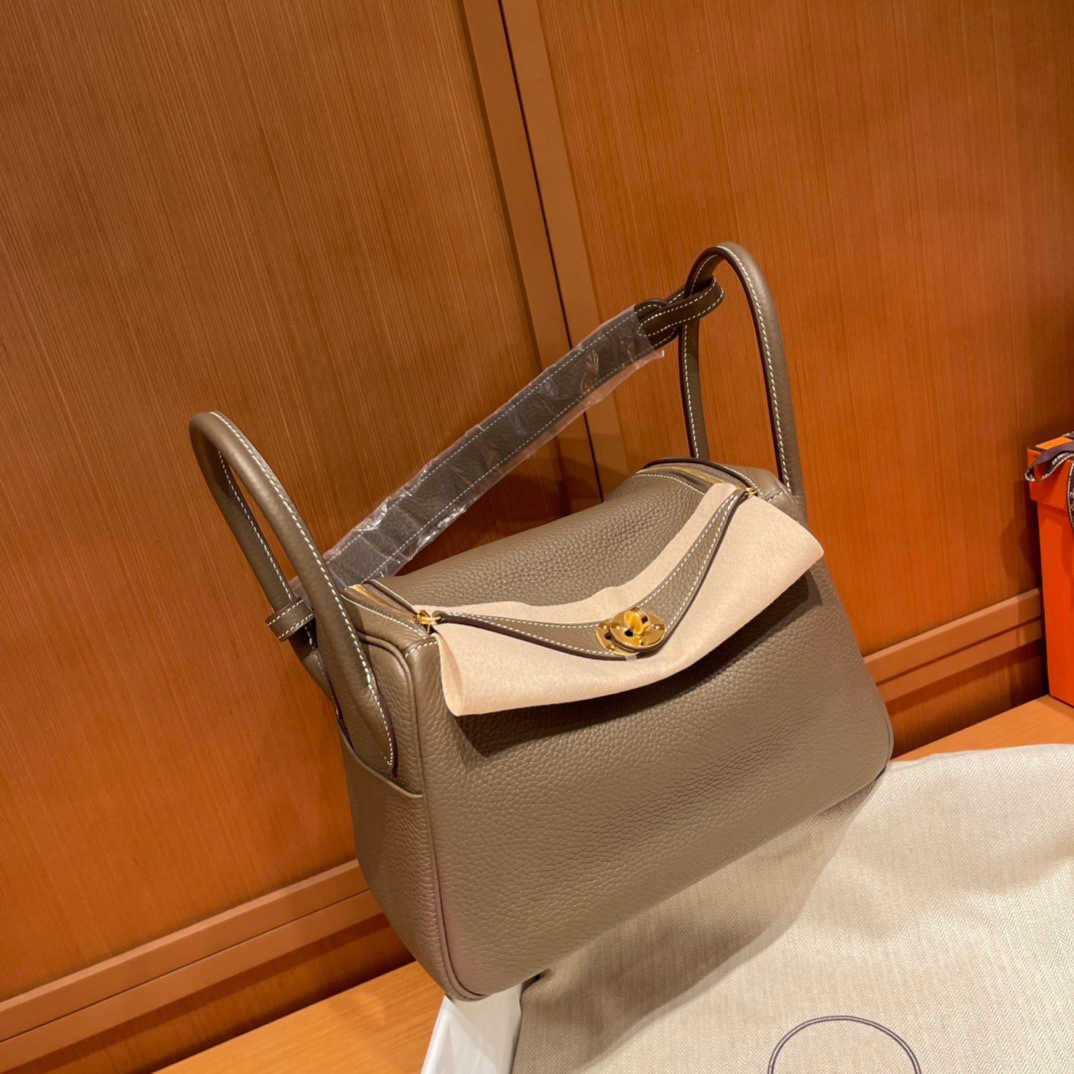 Designer Herme Lindi Bags online outlet H luxury brand hand-stitched headband leather handbag shoulder large c, Cream silver button
Designer Herme Lindi Bags online outlet H luxury brand hand-stitched headband leather handbag shoulder large c, Cream silver button
